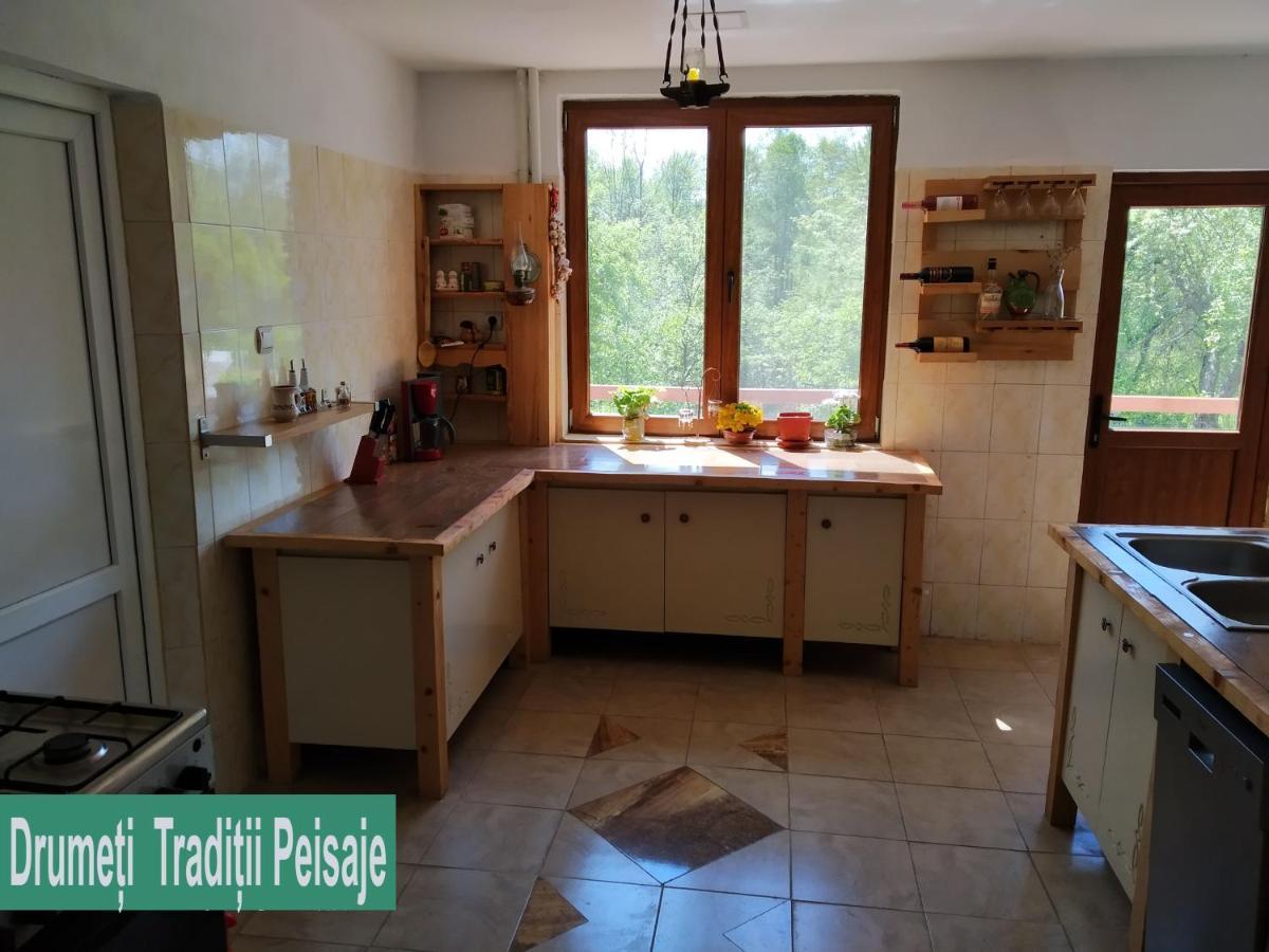 La Trovantzi Horezu Esterno foto
